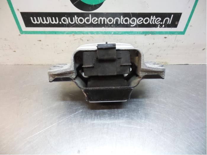 Motorsteun van een Volkswagen Caddy (Caddy 04-), Auto-onderdelen, Ophanging en Onderstel, Volkswagen, Gebruikt, 3 maanden garantie