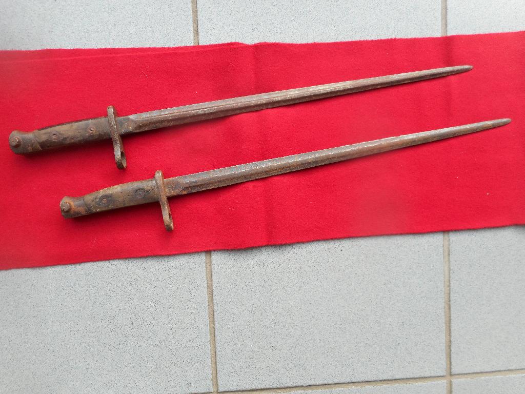 lot 2 baïonnettes Armée Belge ABBL ww2, Envoi