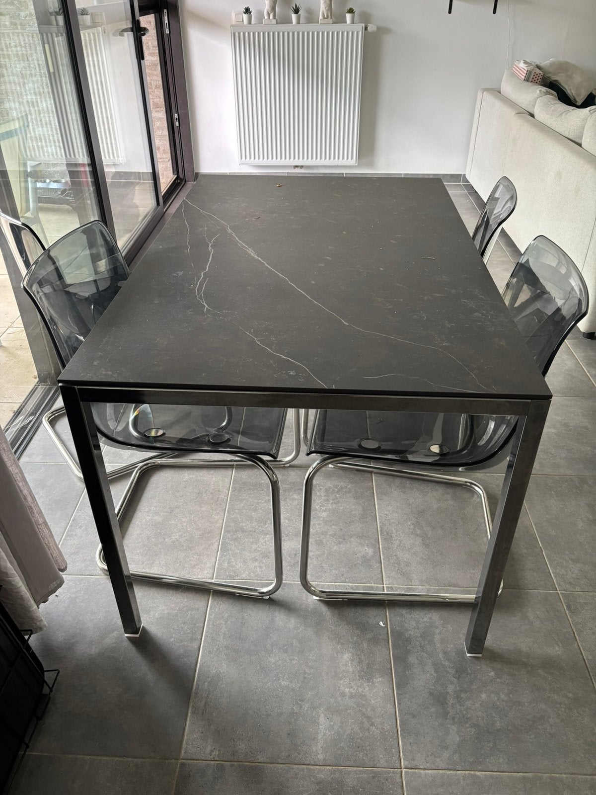 Tafel met stoelen, Ophalen, Zo goed als nieuw
