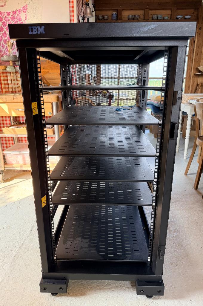 IBM serverkast, Ophalen, Zo goed als nieuw, Glas, Geperforeerd