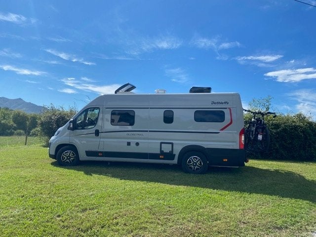 Camper Dethleffs Globetrail 640 ES, Siège de train, 6 à 7 mètres, Toilette à cassette, Fiat