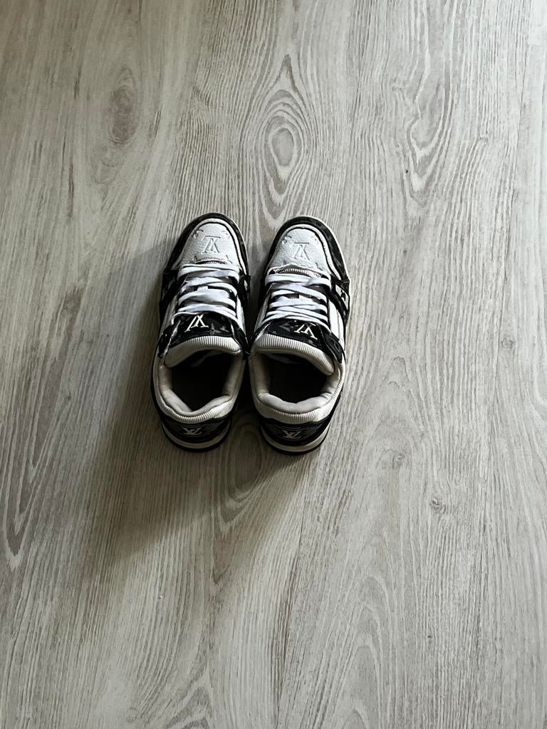 Louis vuitton sneaker maat 40/41, Kleding | Heren, Schoenen, Zwart, Ophalen of Verzenden, Zo goed als nieuw, Sneakers