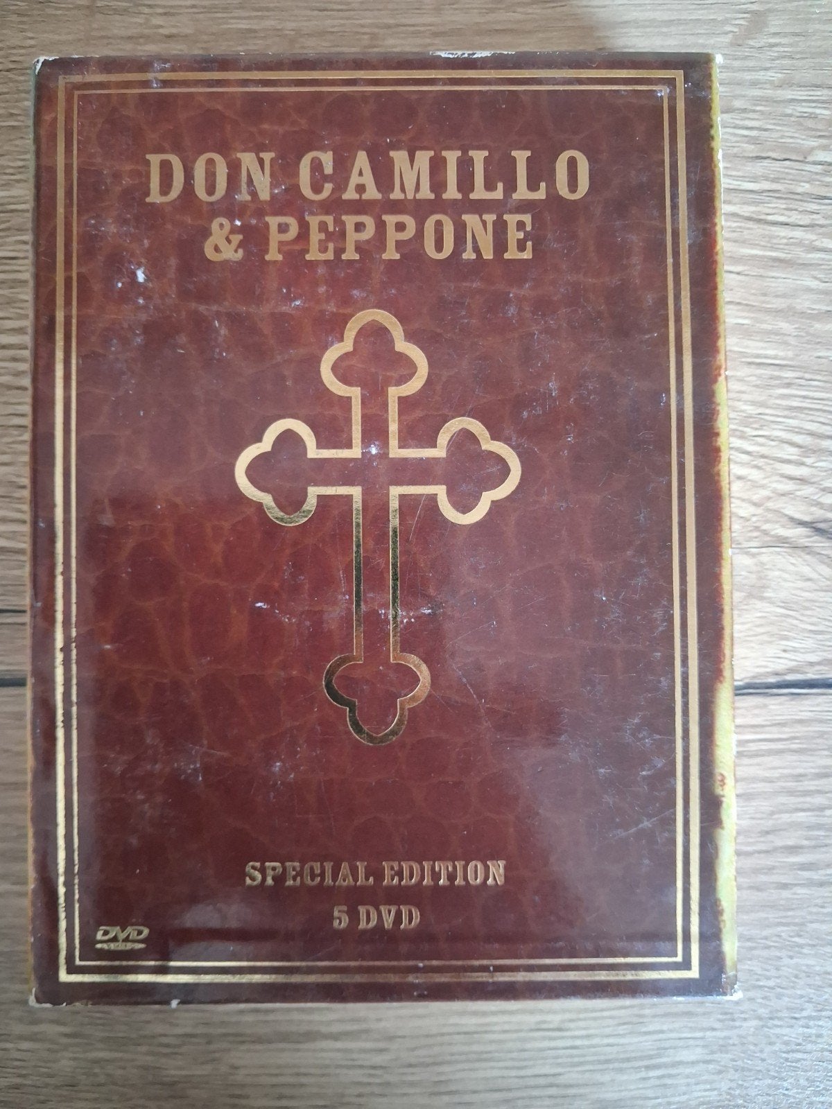 Don Camillo et Peppone : collection de films, Envoi