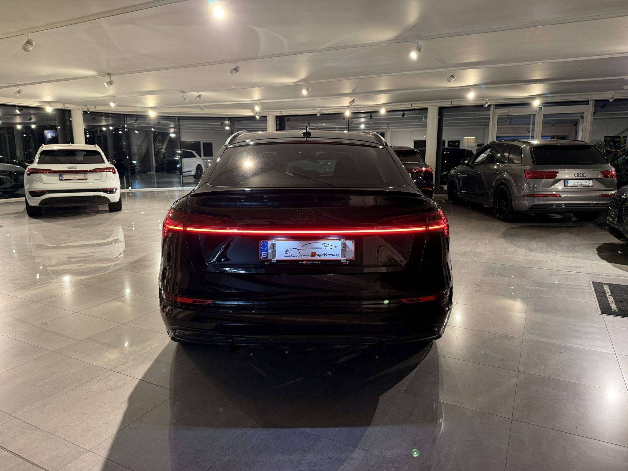 Audi SQ8 e-tron SPORTBACK 503PK QUATTRO * NACHTZICHT * CAMER, Auto's, Audi, Automaat, Gebruikt, Zwart, Elektrisch