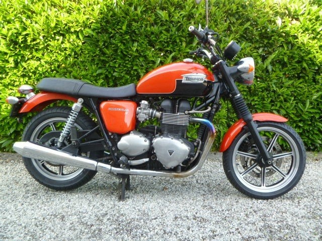 triumph bonneville SE