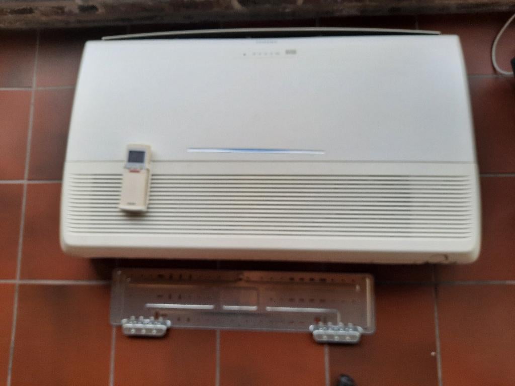 Toshiba Airco Binnen en buitenunit, Elektronische apparatuur, Airco's, Ophalen, Timer, 3 snelheden of meer, Staande ventilator