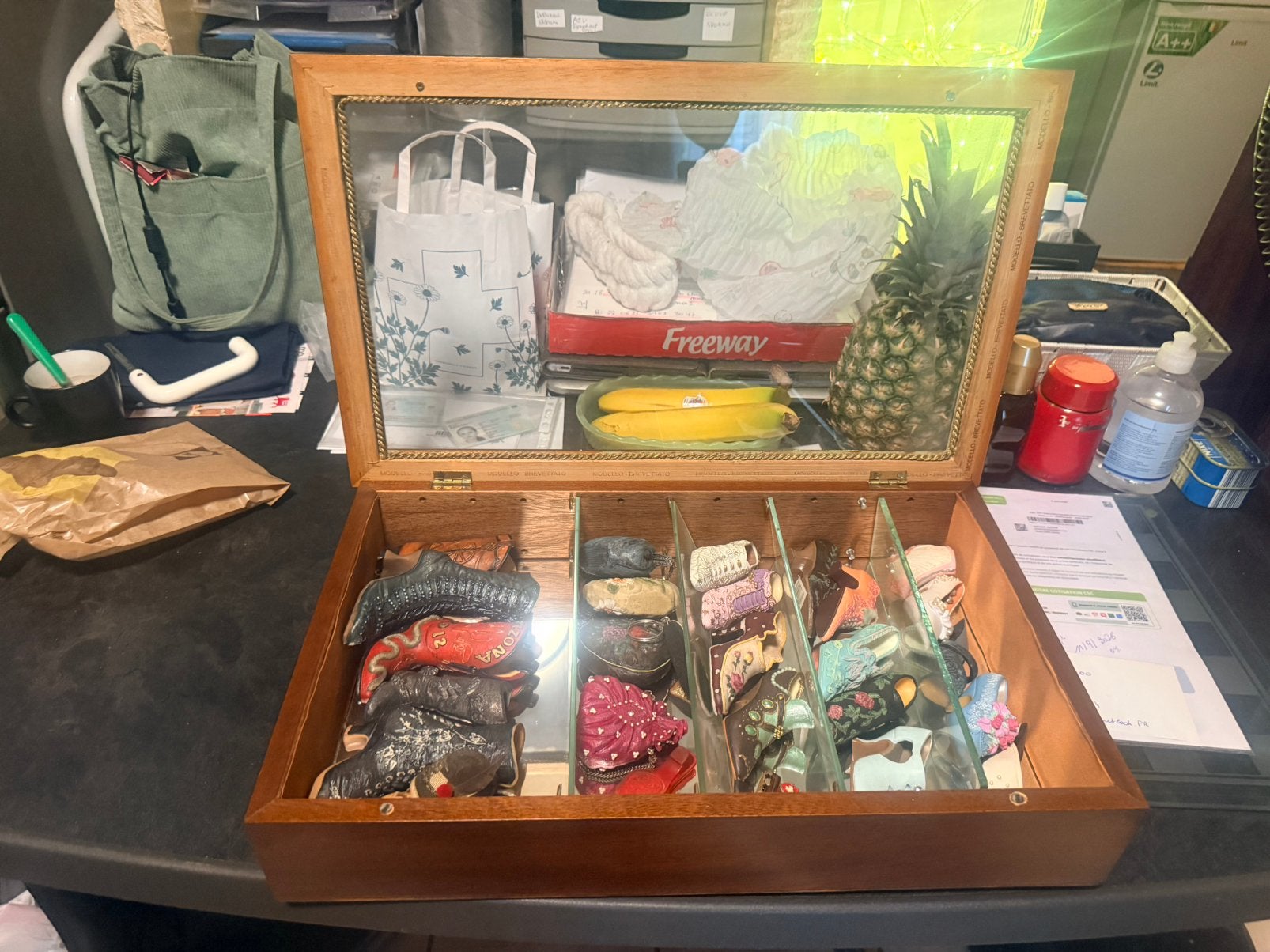 Mooie set van decoratieve miniatuur schoentjes, Ophalen, Zo goed als nieuw