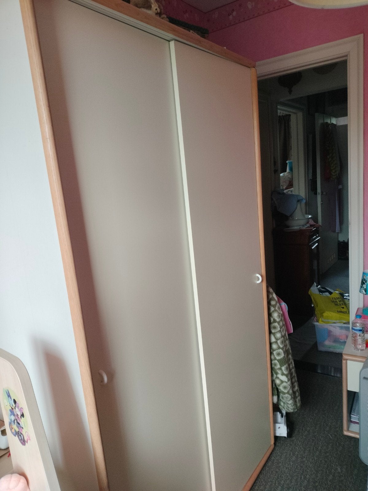 kinderkamer met kleerkast ladenkastmet3 ladens nachtafel bed, Kinderen en Baby's, Ophalen