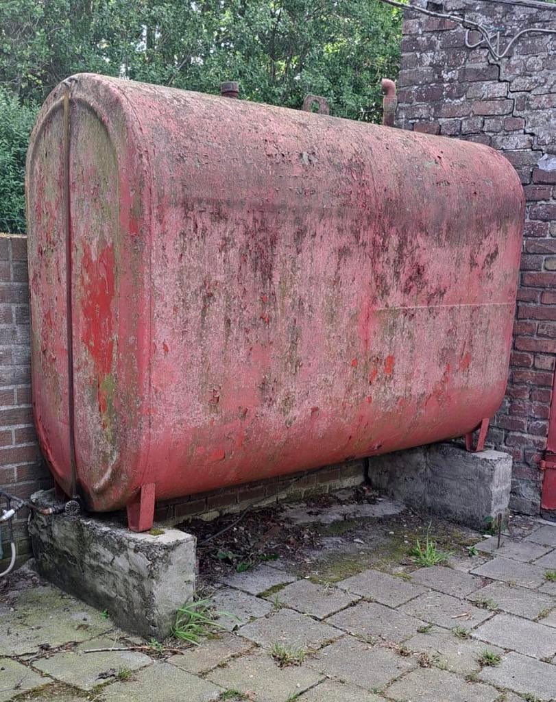 Rode mazout tank, Ophalen