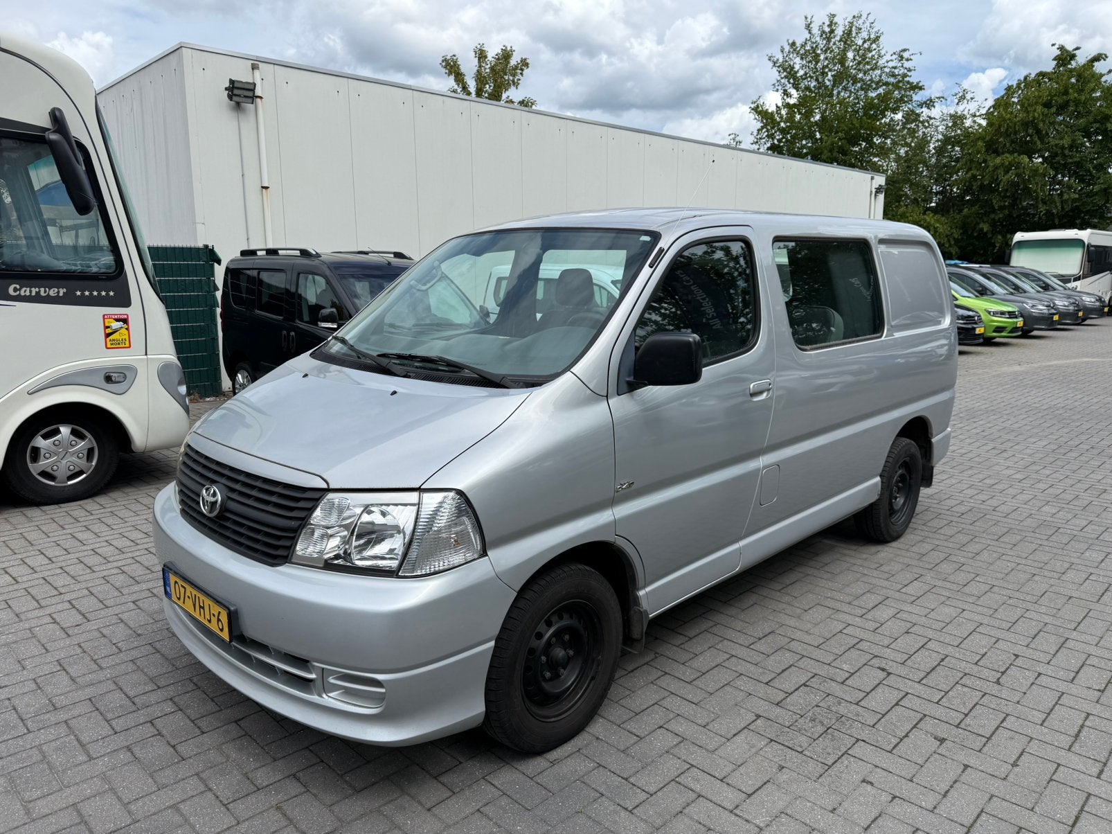 Toyota HiAce 2.5 D-4D - Airco - dubbel cabine - zeer mooi, Autos, Toyota, Achat, Boîte manuelle, Diesel, Particulier