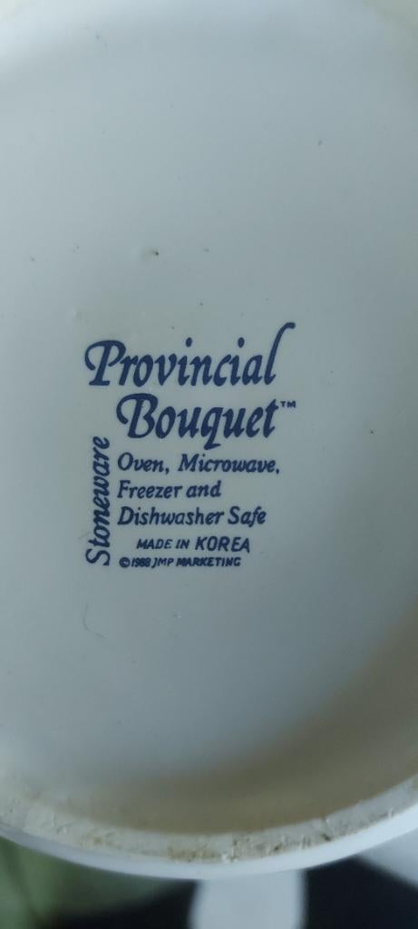 9 petites assiettes et 1 cassolette, Enlèvement, Comme neuf, Assiettes(s)