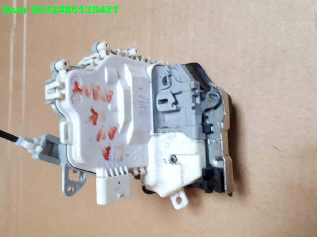 8k0839015d q5 serrure de porte a4 serrure de porte a5 a6 a7, AUDI AG, Auto-Union-Strasse 1
85045  Ingolstadt, DE, Audi, Utilisé