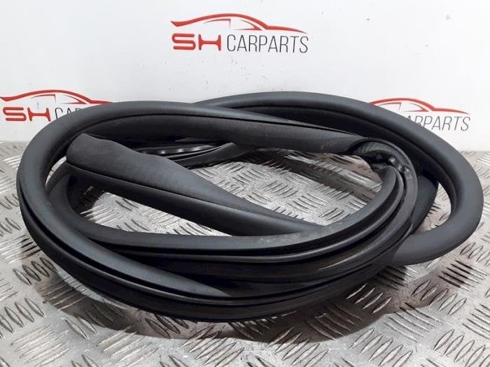 Joint caoutchouc portière 4portes arrière gauche d'un Merc, 3 mois de garantie, Utilisé, -, -