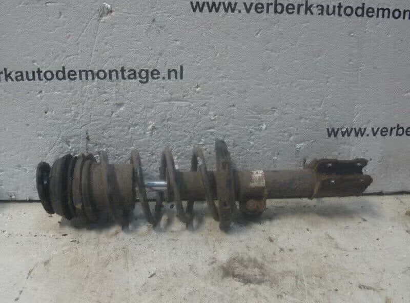 VEERPOOT RECHTS VOOR Opel Corsa C (F08 / 68), Bahnhofsplatz 65423 Rüsselsheim am Main, DE, Enlèvement ou Envoi, Opel, Opel Automobile GmbH