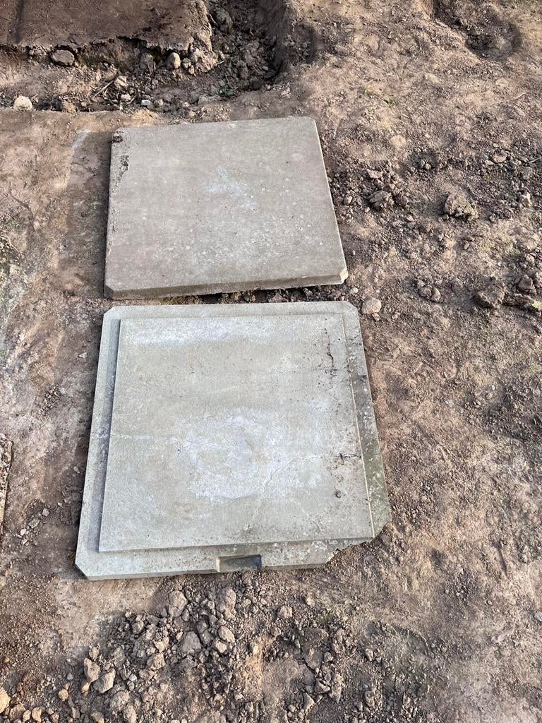 Betonnen putdeksels, Doe-het-zelf en Bouw, Ophalen, Zo goed als nieuw