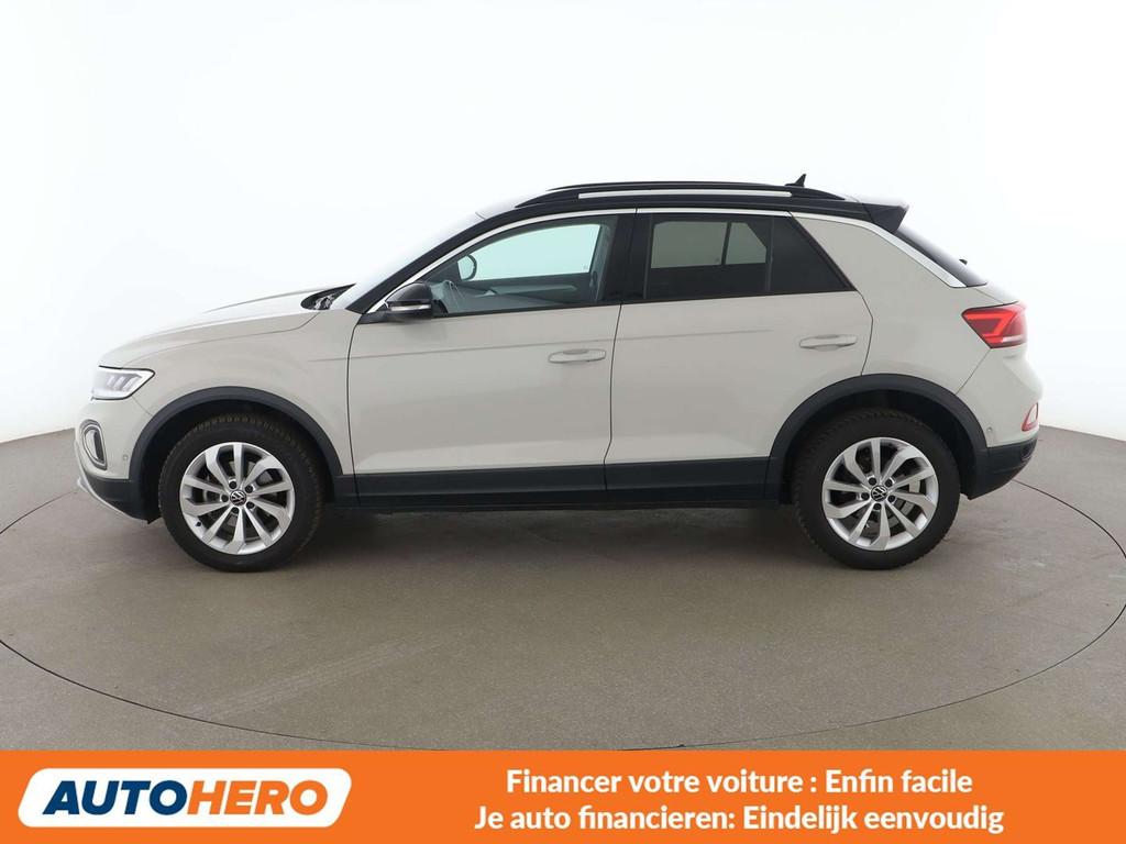 Volkswagen T-Roc 1.5 TSI ACT Life (bj 2024), 1345 kg, Stof, Beige, 5 deurs
