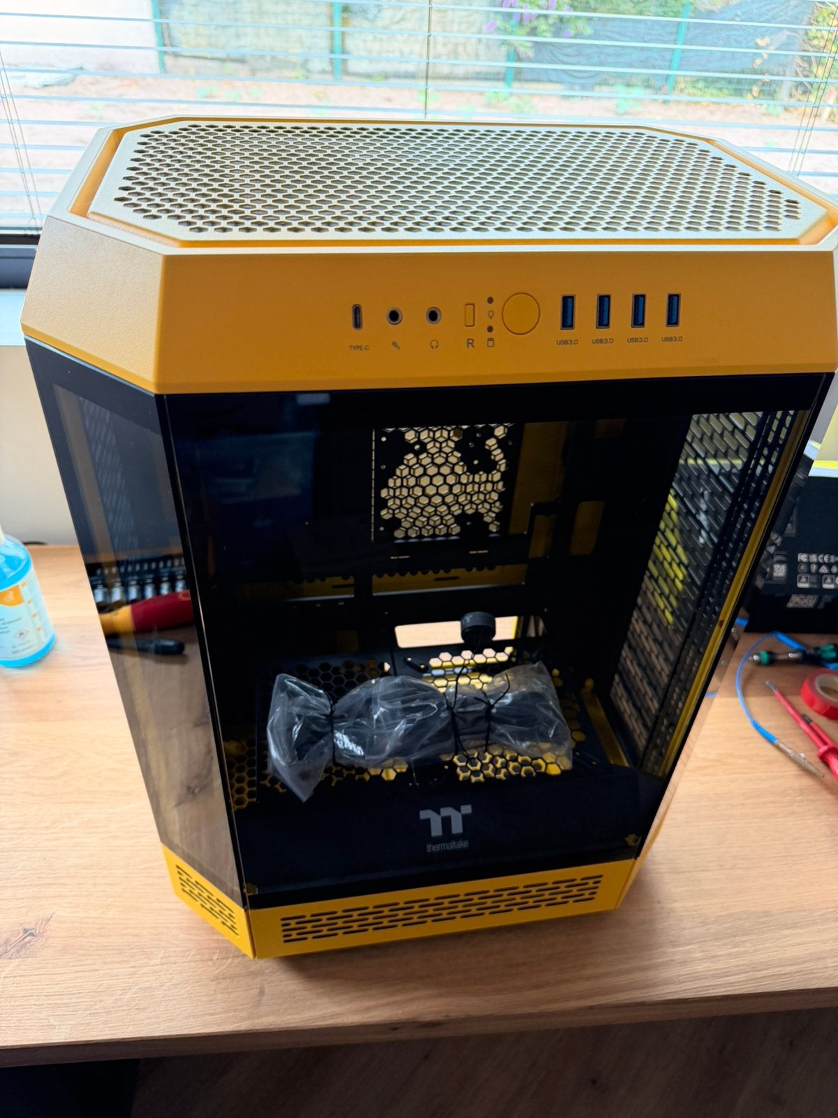 Computer behuizing thermaltake the tower 600, Ophalen, Zo goed als nieuw
