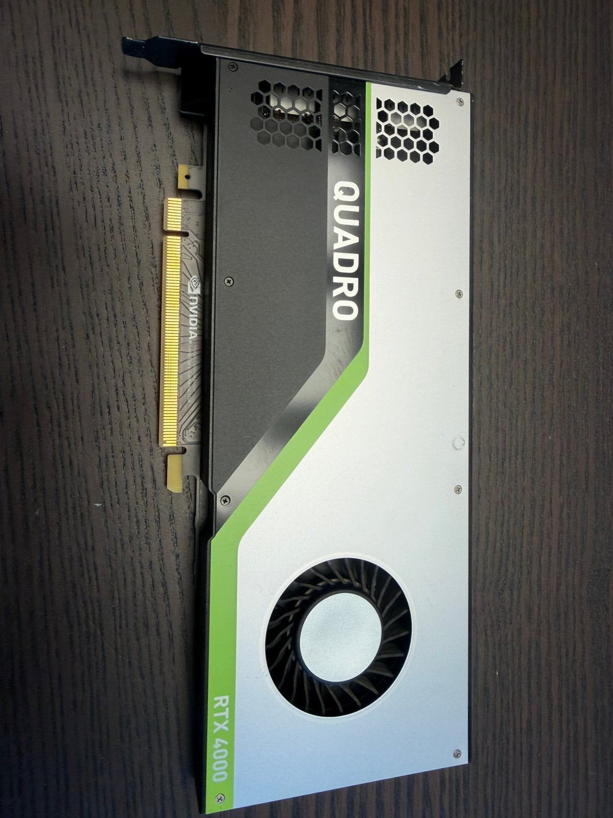 Nvidia Quadro RTX4000, Informatique & Logiciels, DisplayPort, GDDR6, Comme neuf, Enlèvement