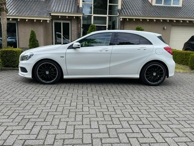 Mercedes-Benz A-Klasse 200 AMG LINE COMAND XENON, Autos, Classe A, Achat, Boîte manuelle, 5 portes
