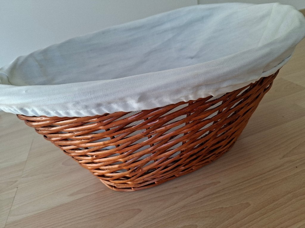 Grote ovalen rieten mand (witte binnenbekleding), Huis en Inrichting, Ophalen of Verzenden, Mand