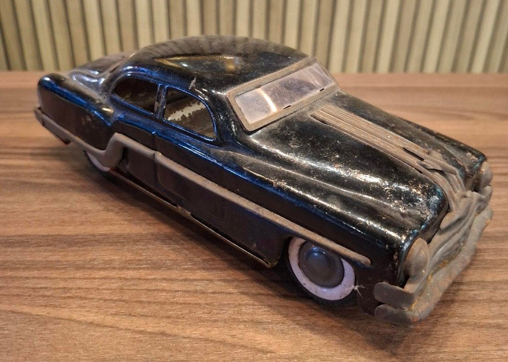 Petite voiture ancienne d'Amir Toy., Antiquités & Art, Antiquités | Jouets, Enlèvement ou Envoi