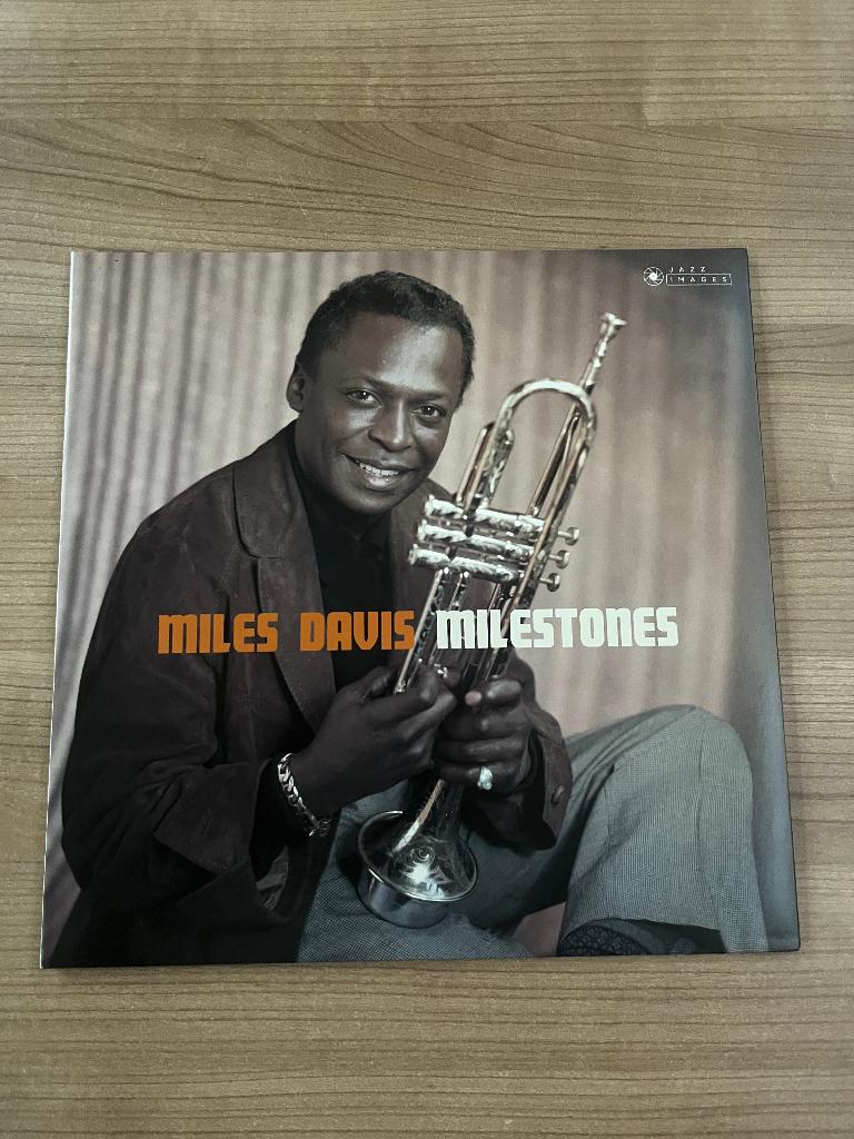 MILES DAVIS - MILESTONES, CD & DVD, Vinyles | Jazz & Blues, Housse de protection extérieure, Pochette gatefold, Jazz, 1960 à 1980