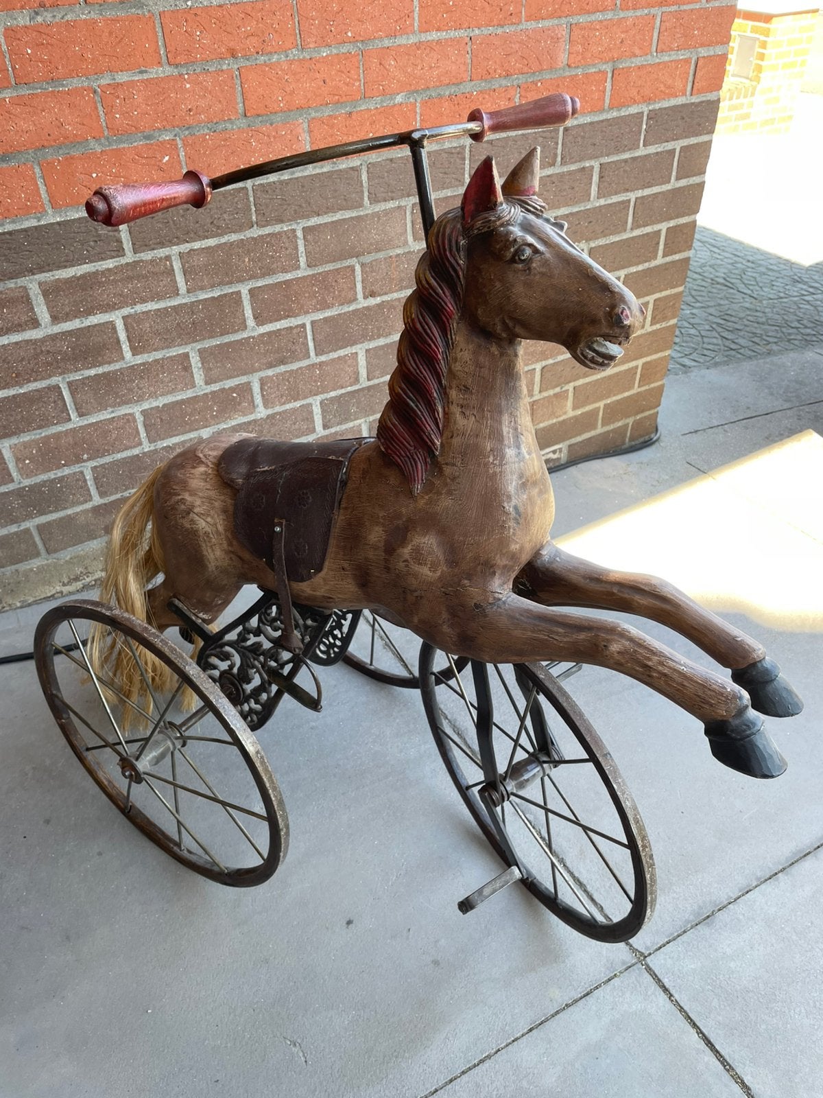 Cheval tricycle ancien, Enlèvement
