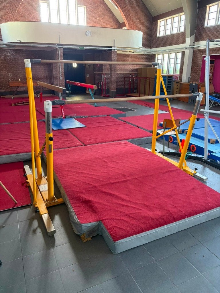 Turntoestel ongelijke leggers, Sports & Fitness, Gymnastique, Enlèvement, Utilisé, Matériel