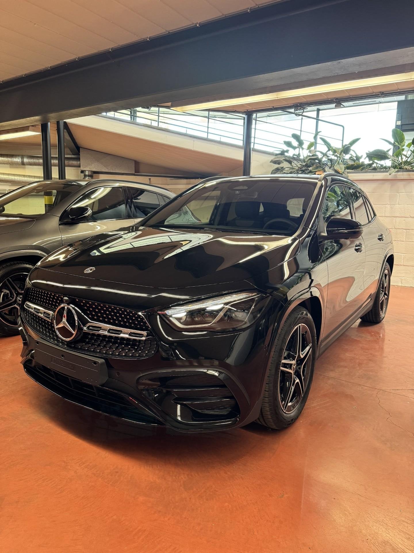 Mercedes-Benz GLA GLA 180 140 Years Edition DOS 9098, Auto's, Stof, Zwart, 136 pk, Zwart