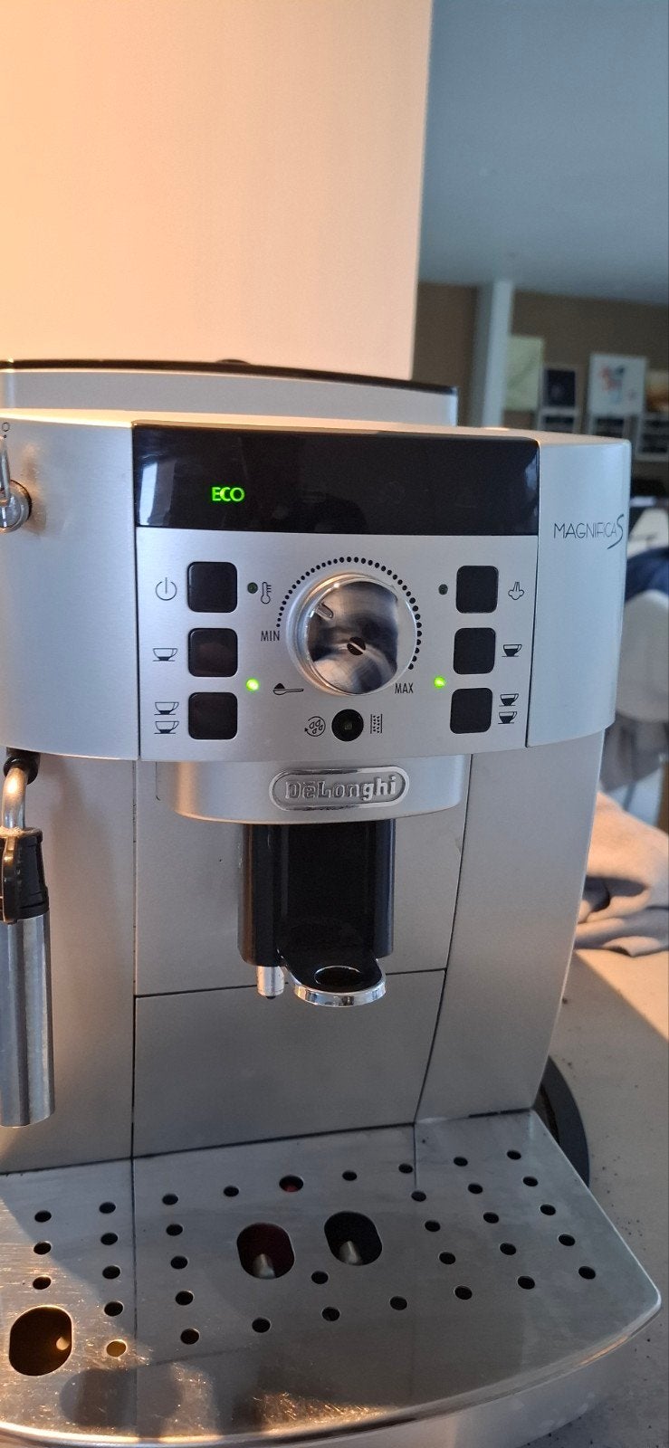 Machine à café Delonghi Magnifica S avec garantie, Réservoir d'eau amovible, Enlèvement ou Envoi, Café en grains, Cafetière