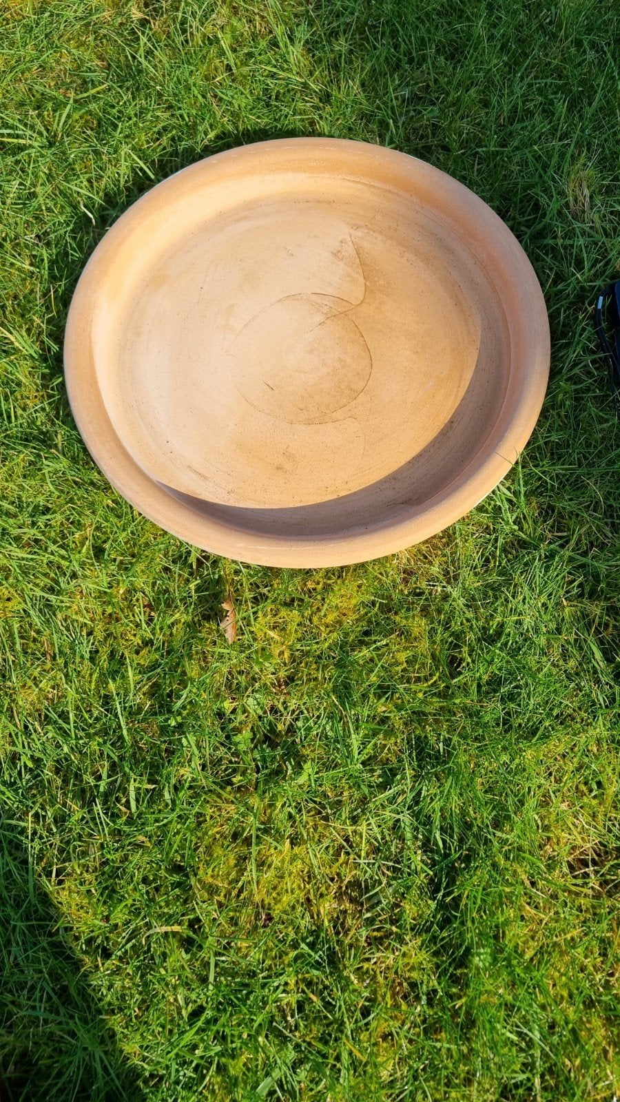 Soucoupe en terre cuite, Enlèvement