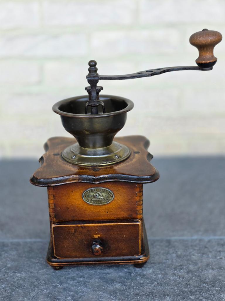 Oude koffiemolen, Ophalen