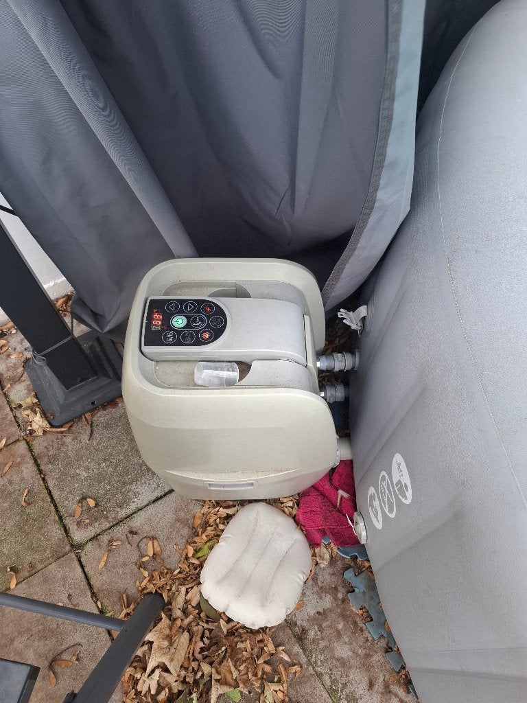 Jaccuzi 6 8 pers, Tuin en Terras, Ophalen, Gebruikt, Opblaasbaar