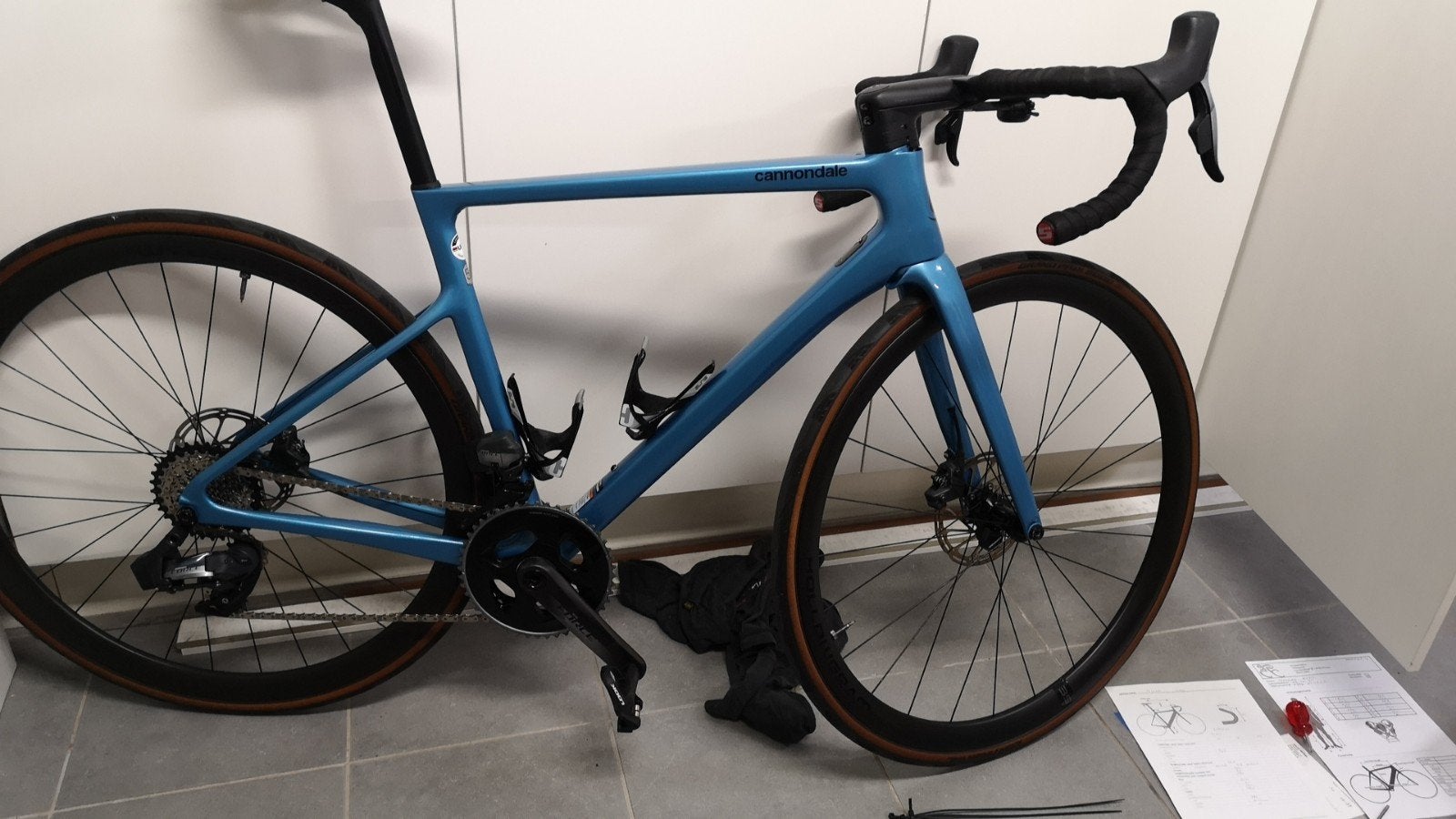 CANNONDALE SuperSix Evo Carbon Disc - SRAM Force eTap AXS, Enlèvement, Carbone
