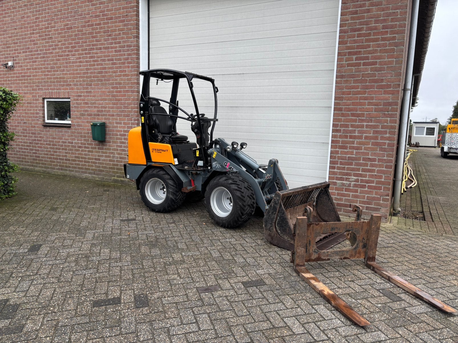 Giant D332 SWT X-TRA kniklader shovel (2018), Zakelijke goederen, Ophalen, Wiellader of Shovel