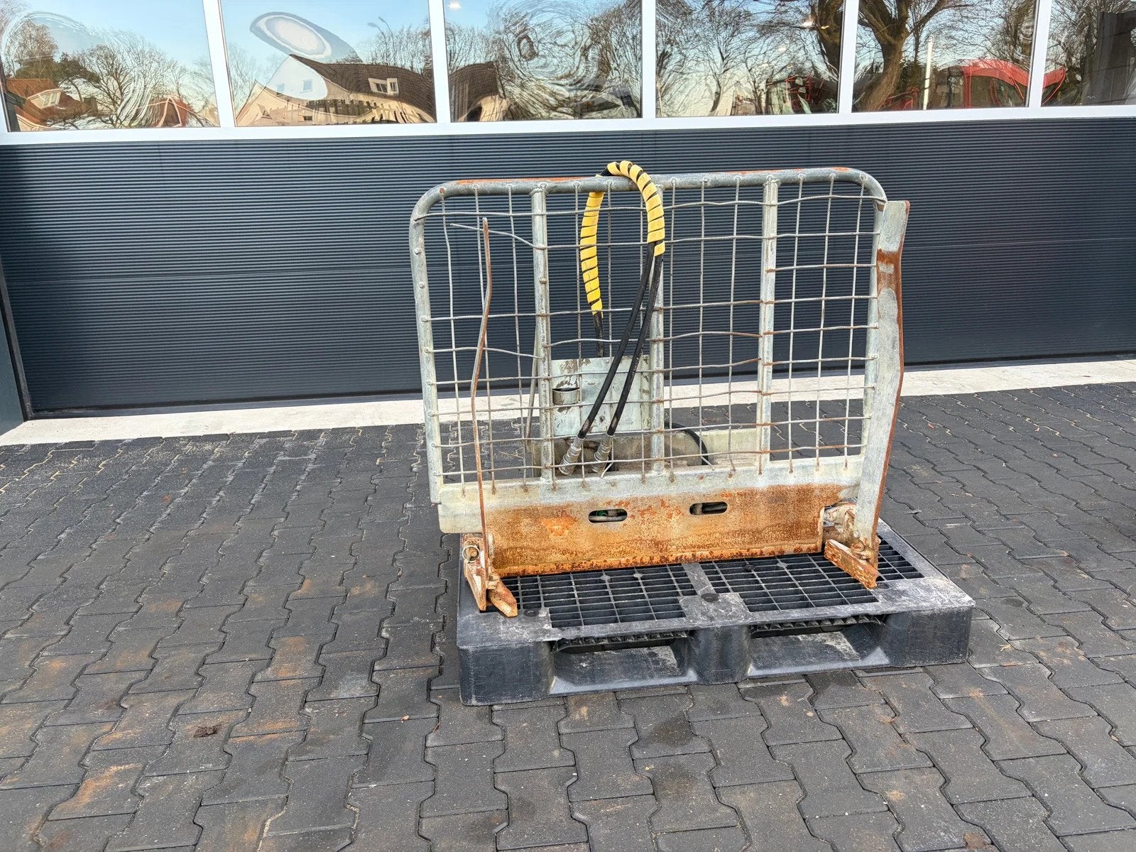 Knikmops stenenklem/klinkerklem (bj 2011) (m2457288728) — Machines en ...