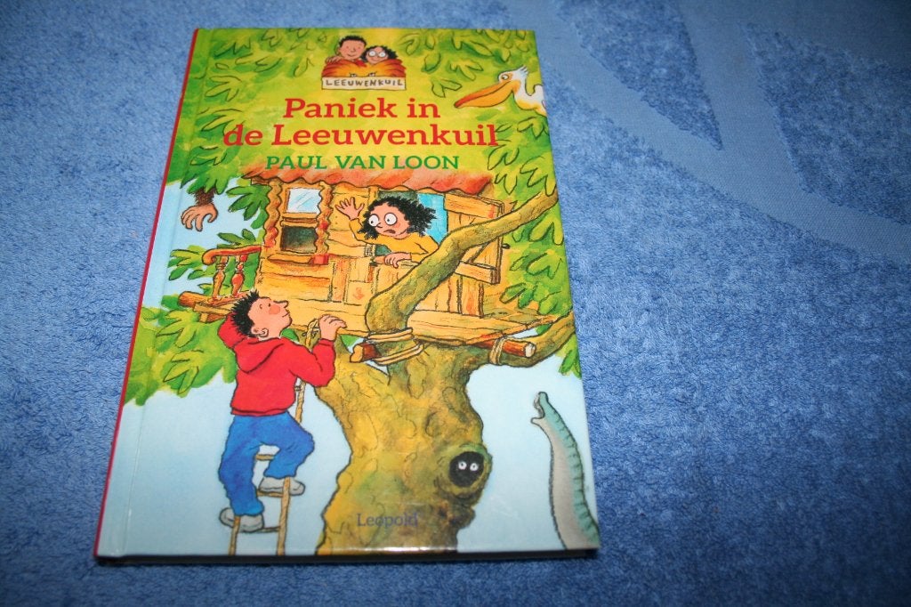 boek Paul van Loon Paniek in de Leeuwenkuil, Ophalen of Verzenden, Gelezen, Paul van Loon