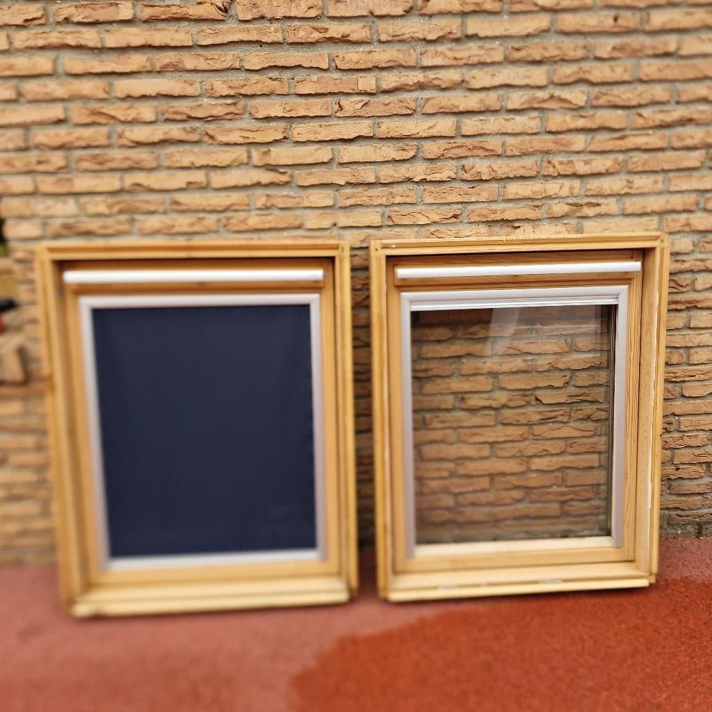 velux 78x98 (comme neuf posé 6 mois) + raccord + option pose, Enlèvement, Comme neuf, Bois