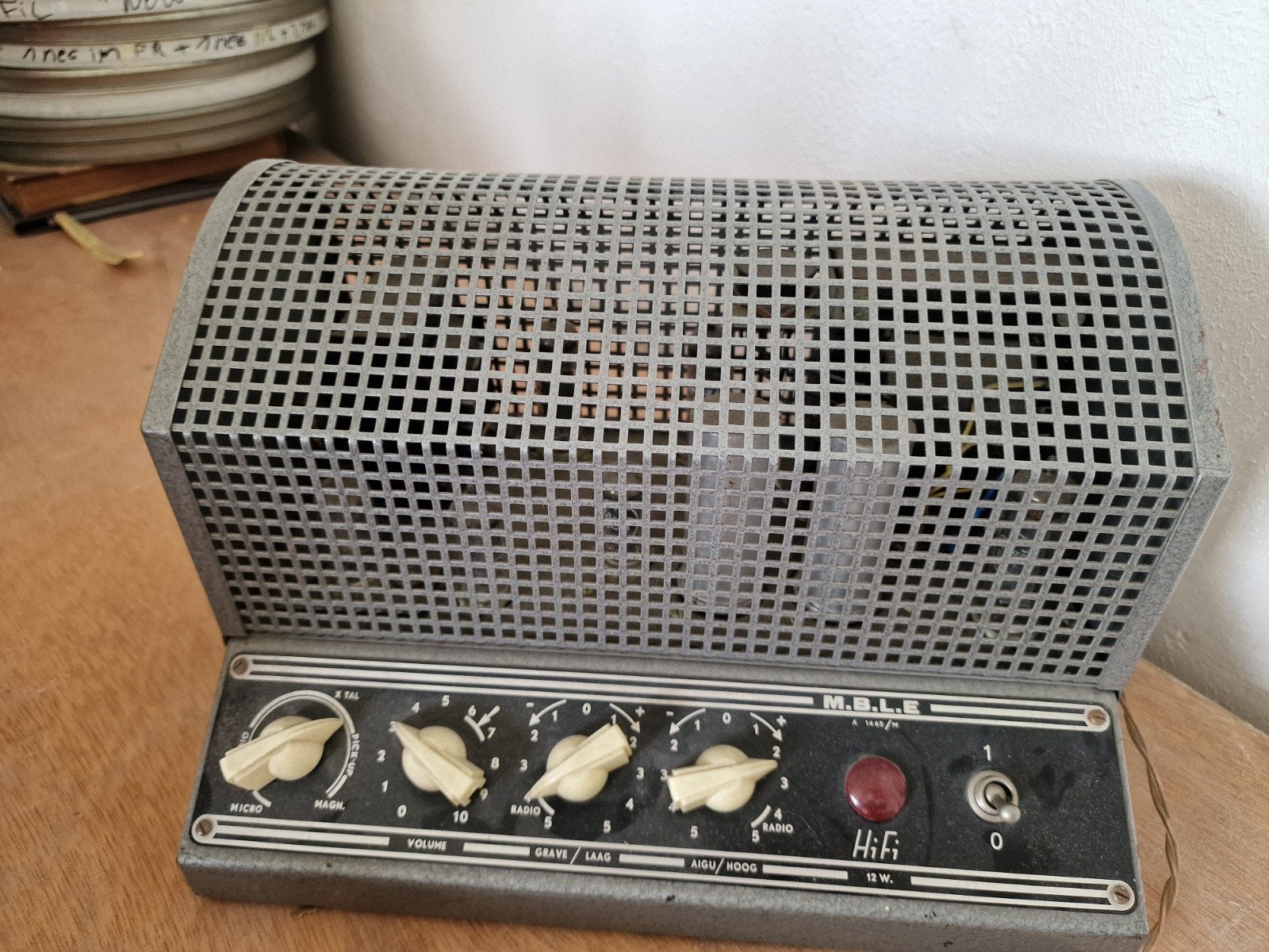 Oude radio, Ophalen
