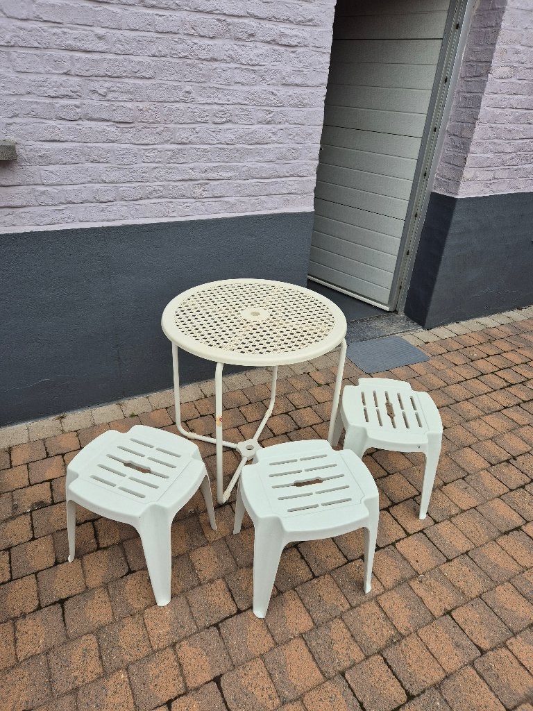 Tuintafel + opzetstoeltjes, Ophalen, Gebruikt, Rond