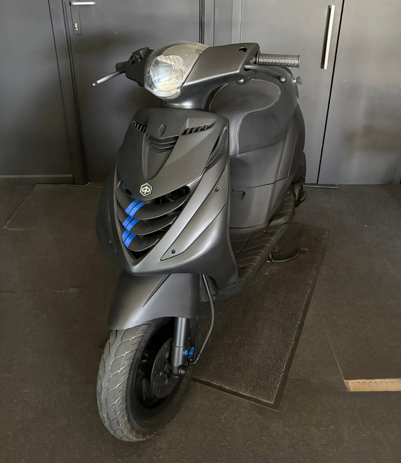 Paggio Zip SP Custum 2017 — A-klasss — 9000km, Fietsen en Brommers, Ophalen, Zip, Zo goed als nieuw