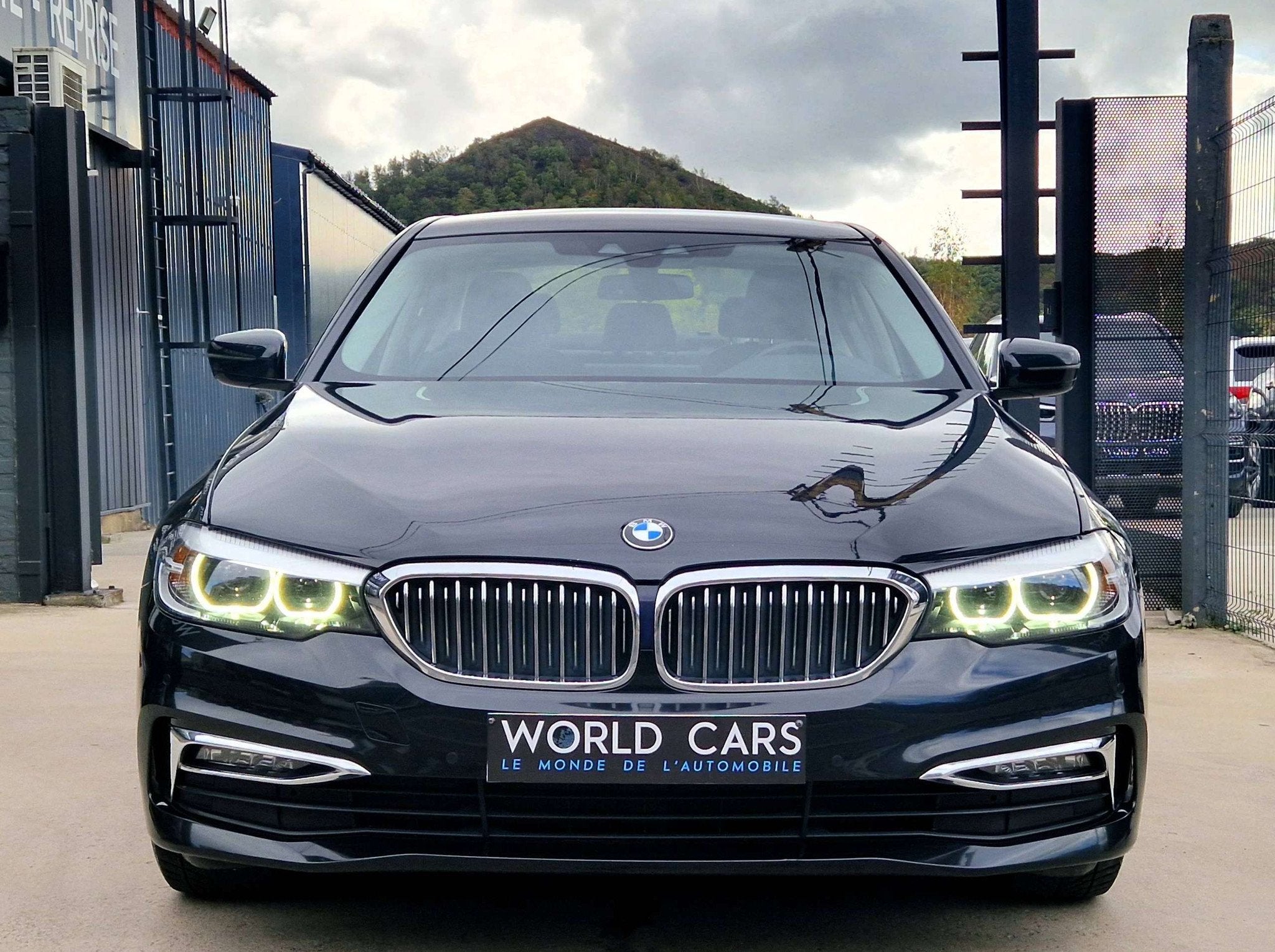 BMW 5 Serie 520 dA Luxury - BOITE AUTO - COCKPIT - CUIR NOIR, Automaat, 4 deurs, Achterwielaandrijving, 4 cilinders