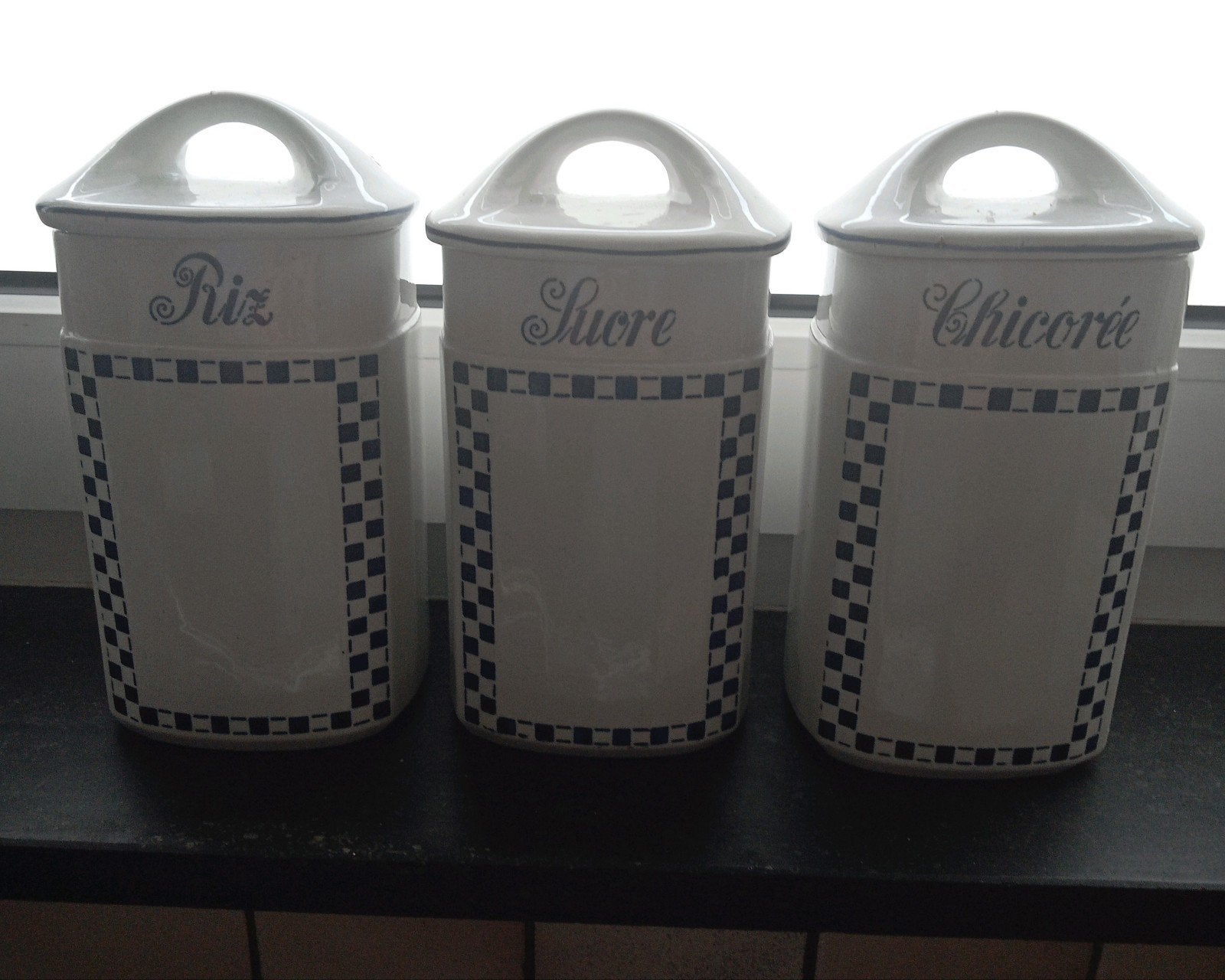 Pots en céramique blanche, Ophalen
