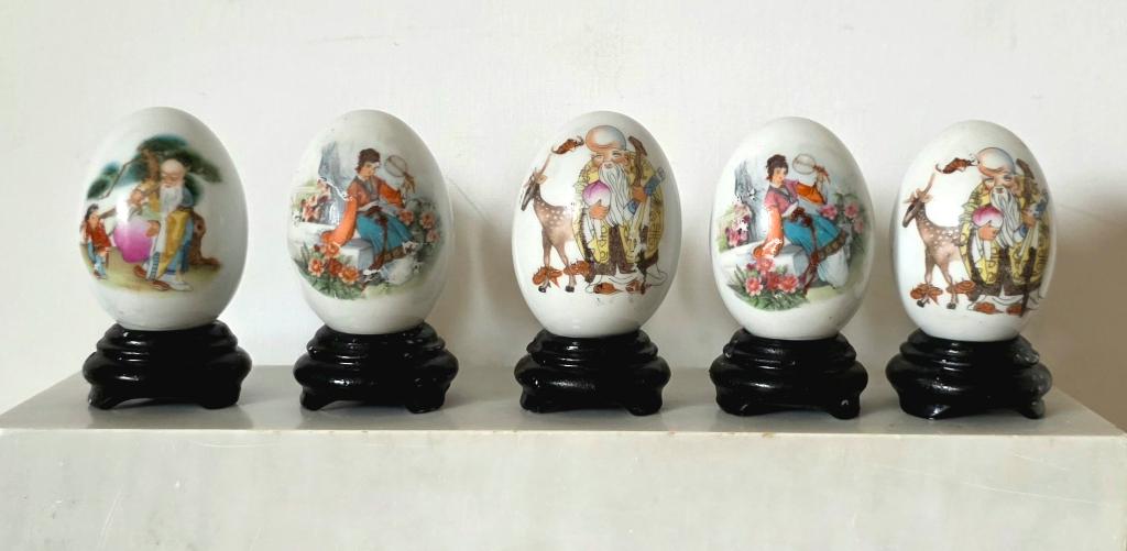5 Chinees porseleinen eieren met sokkel., Ophalen of Verzenden, Zo goed als nieuw, Overige typen
