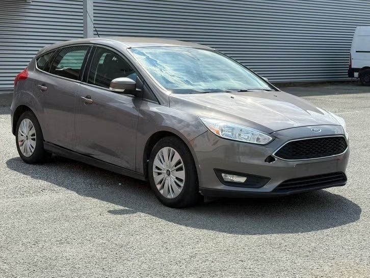 Ford Focus 1.0 Essence 2015 | Bluetooth, Auto's, Focus, https://public.car-pass.be/vhr/1c41c45d-f392-4e53-a3f3-414d6d994a87, Stof