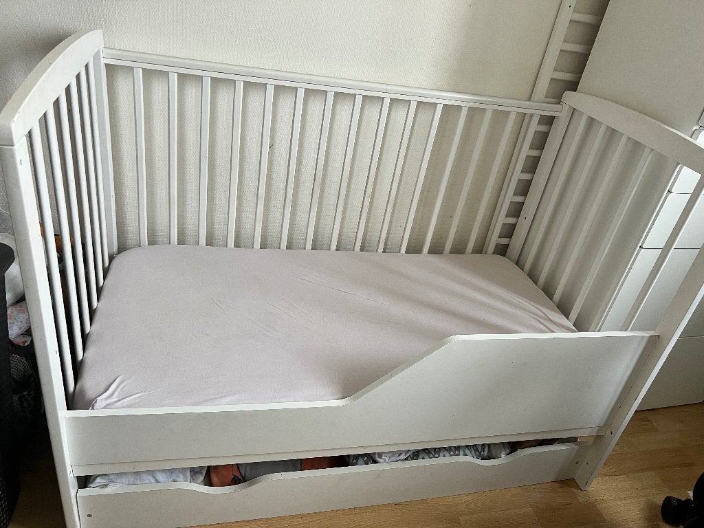 Lit bebe évolutif  a donner, Enfants & Bébés, Berceaux & Lits, Enlèvement, Utilisé, Lit