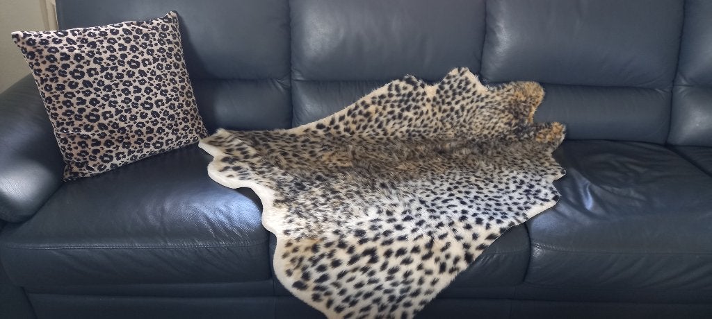 Te koop imitatie Luipaard decoratie bank of vloer, Gezellig, Bruin, Overige typen, Ophalen of Verzenden