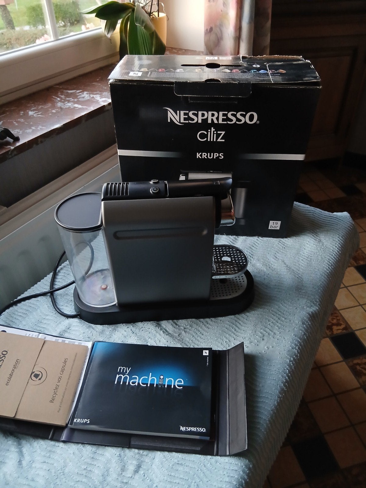 Nespresso, Electroménager, Machine à espresso, Réservoir d'eau amovible, Comme neuf, Enlèvement