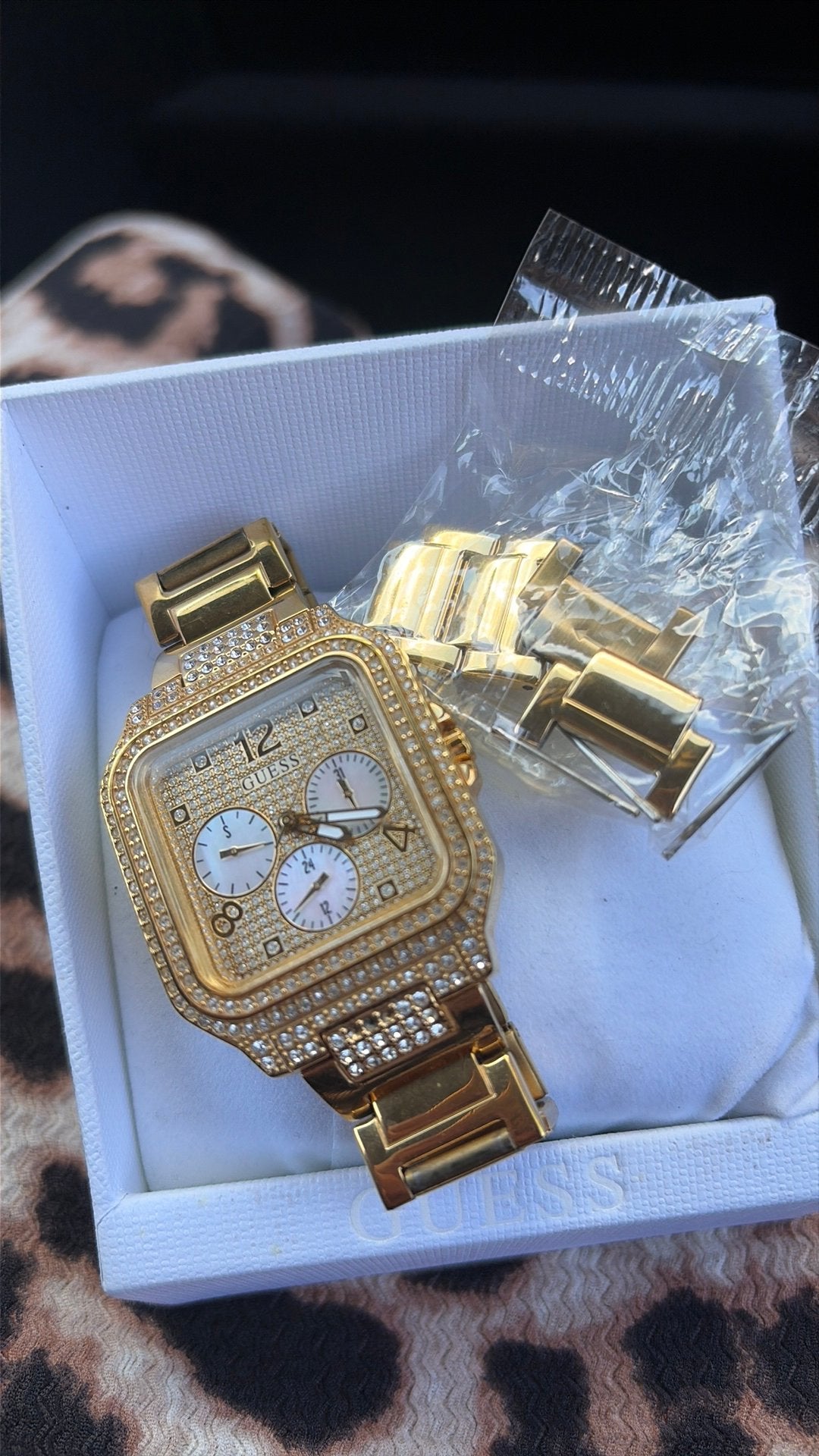Guess horloge vaste prijs € 150, Bijoux, Sacs & Beauté, Enlèvement, Comme neuf, Or, Guess
