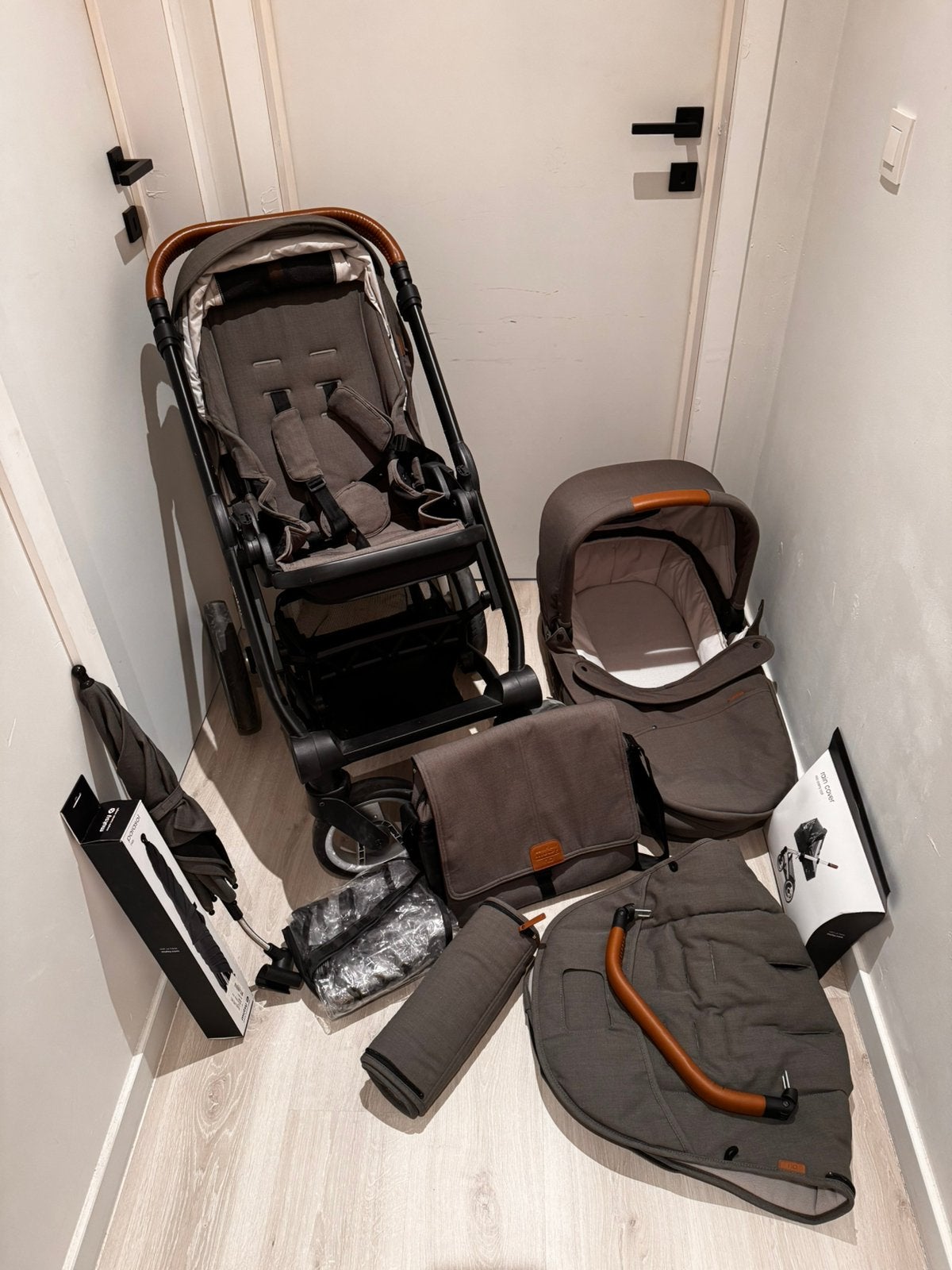 Complete kinderwagen Mutsy, Tige de poussée réglable, Comme neuf, Enlèvement, Poussette